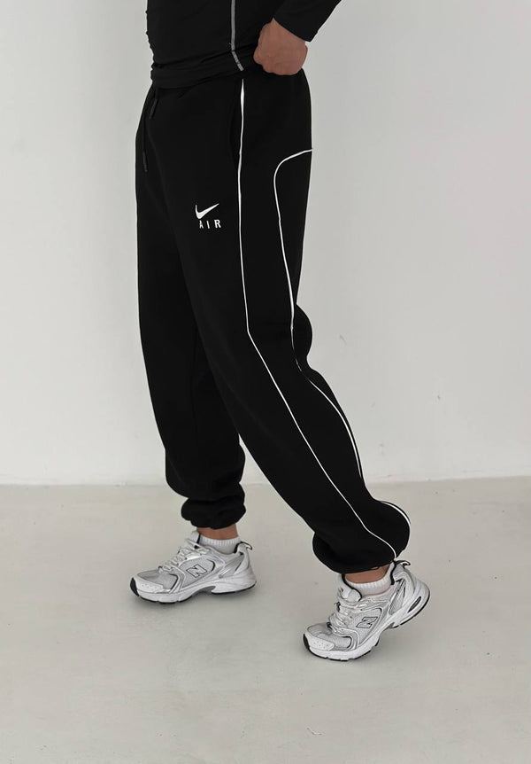 Nike pants للشباب وللصبايا