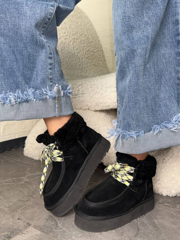 Uggs مع رباط  بتختارو اللون لما نبعتلكم تاكيد للطلب