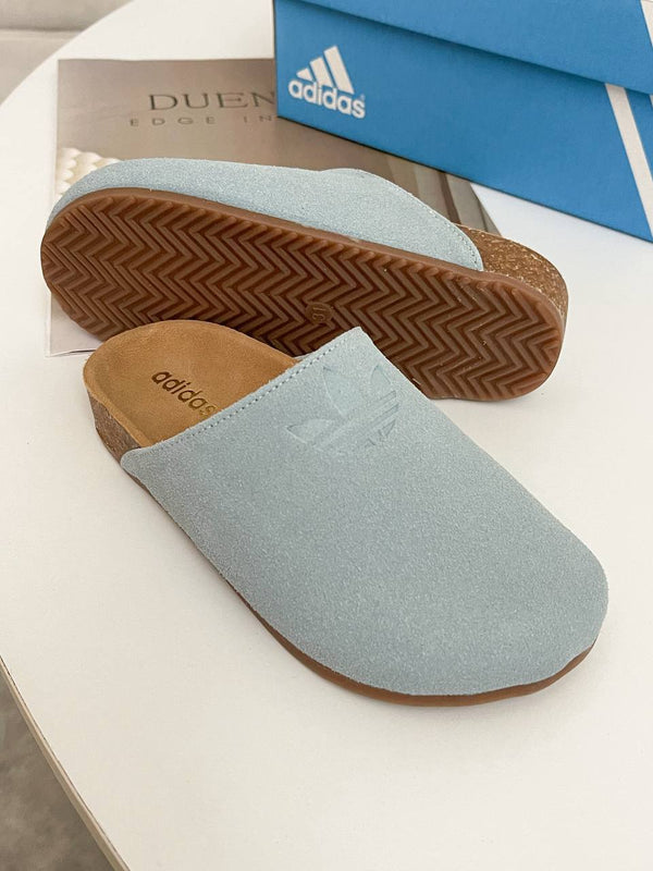Adidas slippers للاطفال بتختارو اللون لما نبعتلكم تاكيد للطلب
