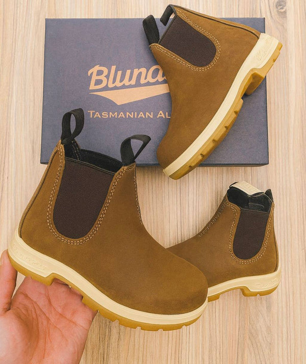 بسطار للاطفال بتختارو اللون لما نبعتلكم تاكيد للطلب