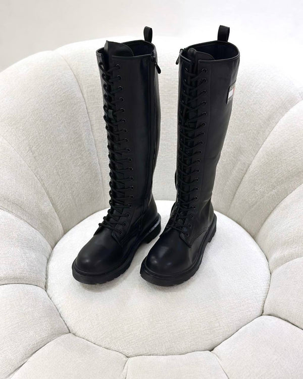 جزمة تومي طويلة