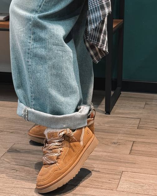 Ugg بوت بتختارو اللون لما نبعتلكم تاكيد للطلب