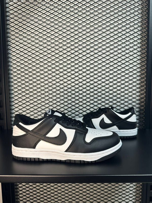 Nike Dunk Low “panda”